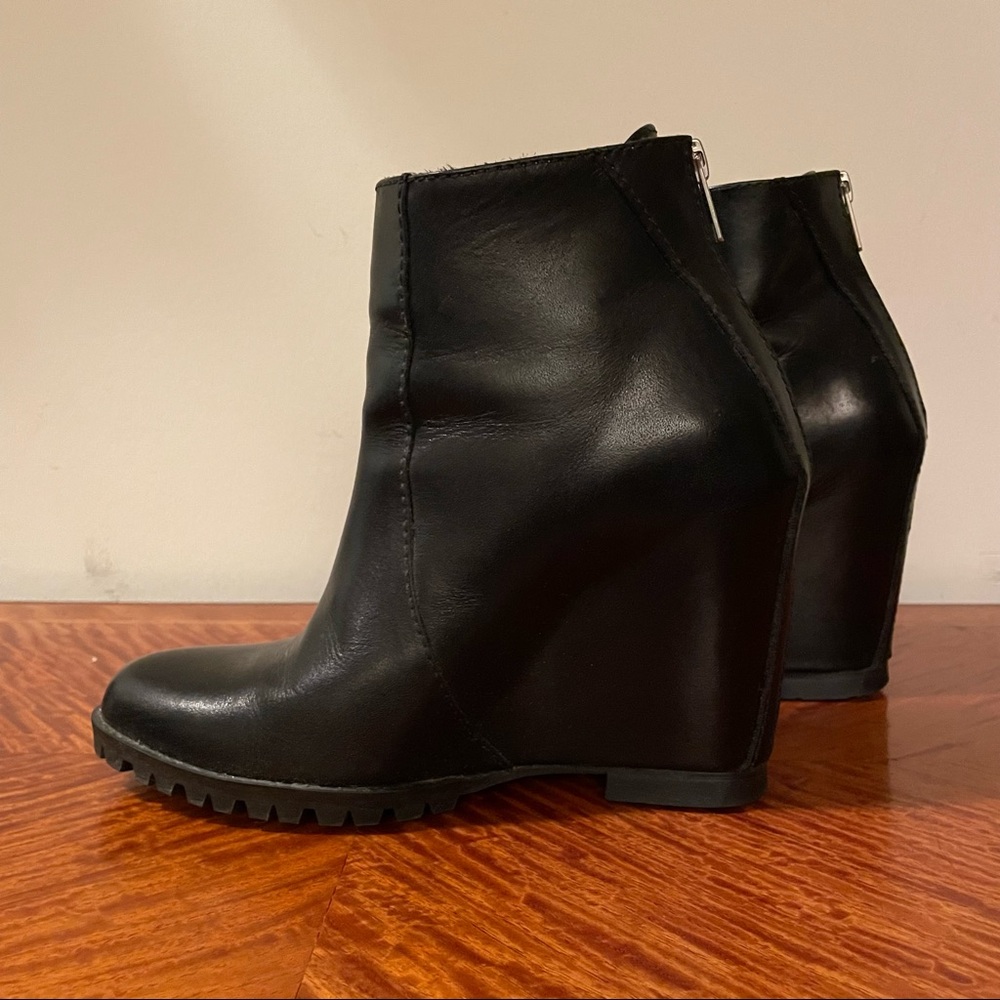 Minimarket black leather wedge heel with zippers